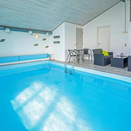 Awesome In With Kitchen Holiday home *